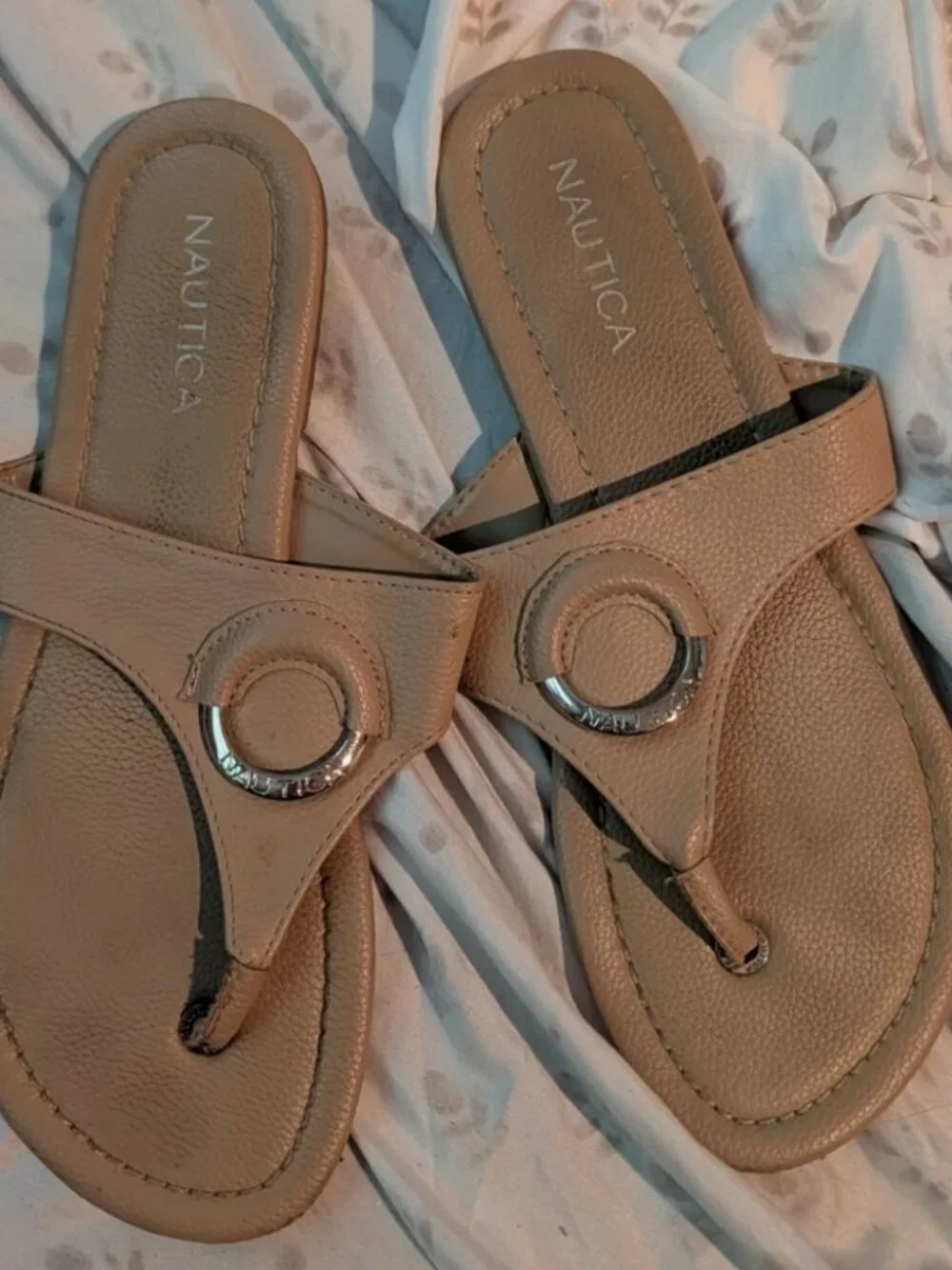 Women's Nautica Tan flip flop Sandals Size 9.5